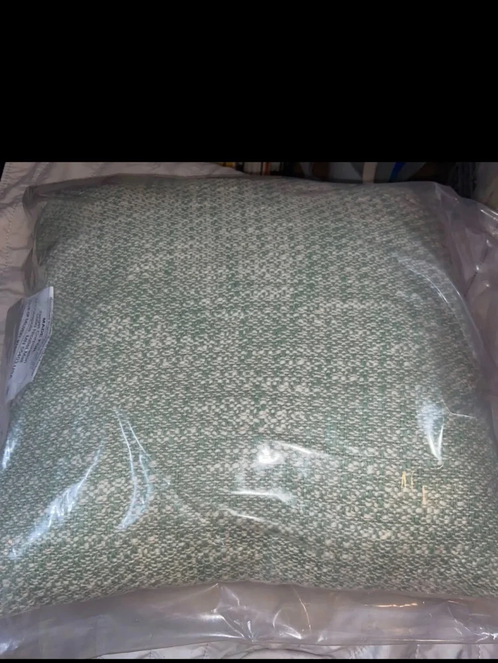 SQUARE THROW PILLOW -ROOM ESSENTIALS-GREEN